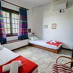 Sonia Rustic Mansion - 5bd 30 Sec Walk To 아이 아포스톨리