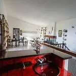 Sonia Rustic Mansion - 5bd 30 Sec Walk To 롯지
