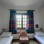 Sonia Rustic Mansion - 5bd 30 Sec Walk To