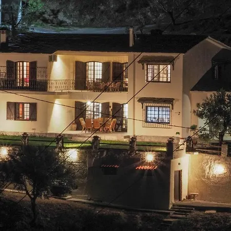 Sonia Rustic Mansion - 5bd 30 Sec Walk To * 아이 아포스톨리
